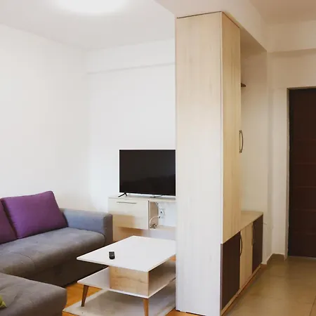 S 3 Apartment *